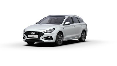 De nieuwe Hyundai i30 Wagon gezien van linksvoor, in de kleur Polar White.