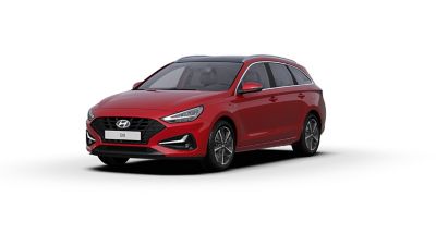 De nieuwe Hyundai i30 Wagon gezien van linksvoor, in de kleur Sunset Red.