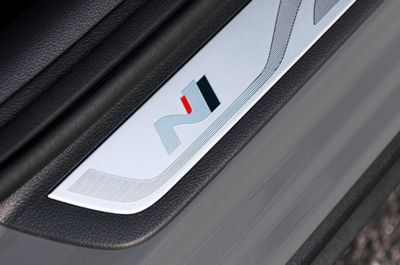 Vista en detalle de la silueta del Hyundai i30 Fastback N. 