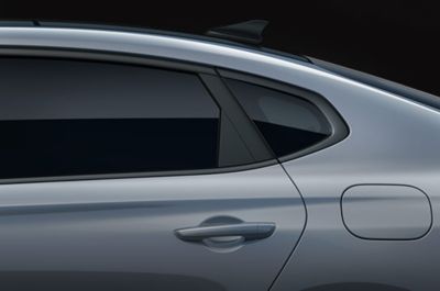 Vista en detalle de las llantas de aleación de 18" y 19" del Hyundai i30 Fastback N. 