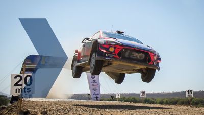 Photo of a Hyundai i20 Coupe WRC throwing a cloud of dust.