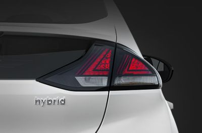 Luces traseras LED del Hyundai IONIQ Híbrido.