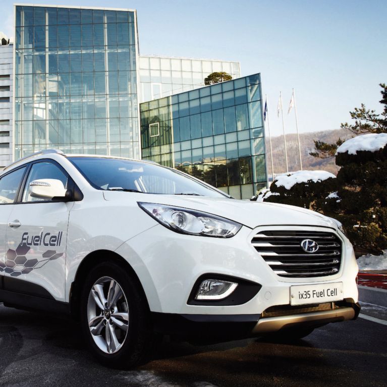 Hyundai ix35 Fuel Cell undertakes record hydrogen-powered drive