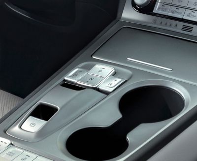 Shift-by-wire nella console centrale di Nuova Hyundai Kona Electric.