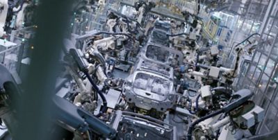 Video with behind the scenes look at Hyundai's high tech factory in ĺzmit, Türkiye.