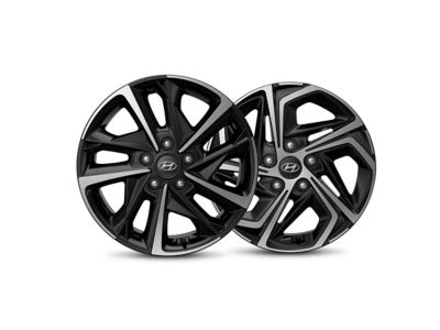 Detailed image of the redesigned 17-inch alloy wheels of the Hyundai i30.