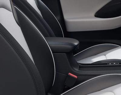 De comfortabele middenarmsteun in de nieuwe Hyundai i30.