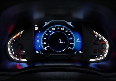 Niebieski kolor klastru cyfrowego w nowym Hyundaiu i30