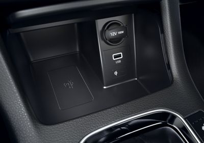 De pad voor draadloos opladen in de middenconsole van de Hyundai i30.