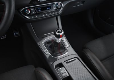Close-up of the gearshift in the Hyundai i30 N Line Fastback.