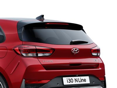 Czarny tylny spojler nowego Hyundaia i30 N Line
