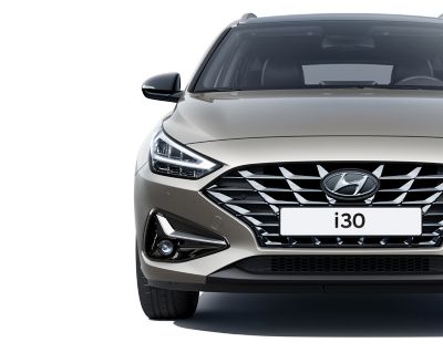 Gros plan sur le design des phares de la Hyundai i30 Wagon.