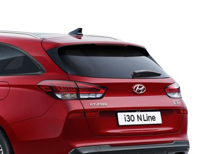 Zbliżenie na tylny spojler w nowym Hyundaiu i30 N Line Wagon