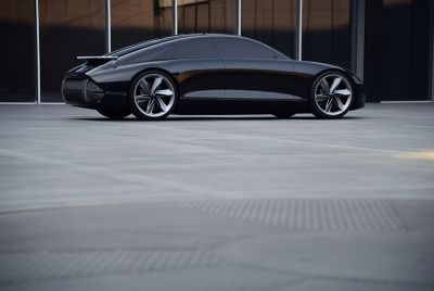 Hyundai Prophecy elektrisk konseptbil fra siden bremselys på. Foto.