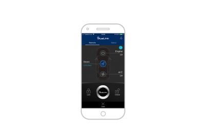 Captura de pantalla de la aplicación Bluelink en un smartphone: bloqueo remoto de puertas.