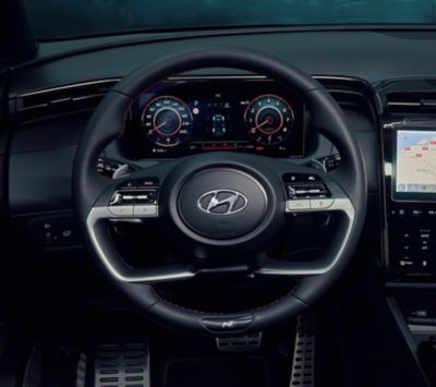 Detalle del volante de cuero del nuevo Hyundai TUCSON N Line.