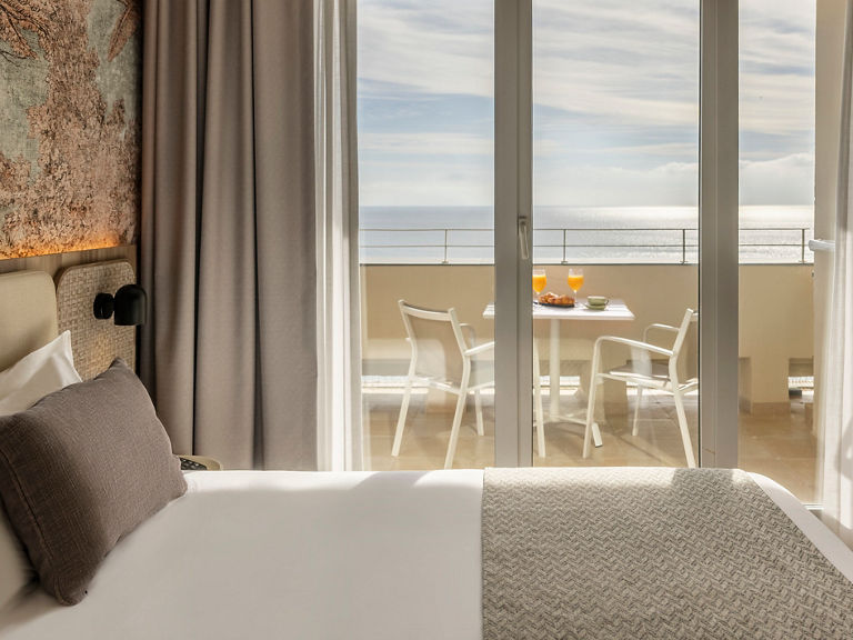 Enlace a UNICOS: El programa de fidelización de ILUNION Hotels , diseñado para premiar a los clientes que comparten el propósito de construir un mundo mejor con todos incluidos.