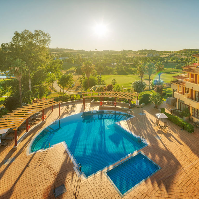 Link para a página de serviços do Hotel ILUNION Golf Badajoz