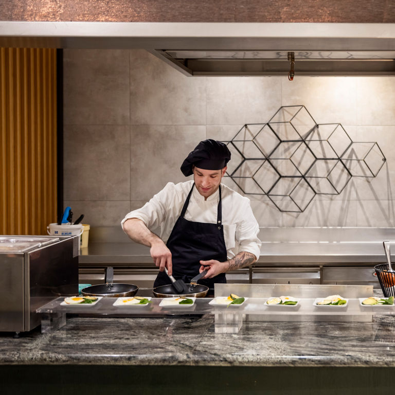 Enlace a la página de servicios del hotel ILUNION Málaga