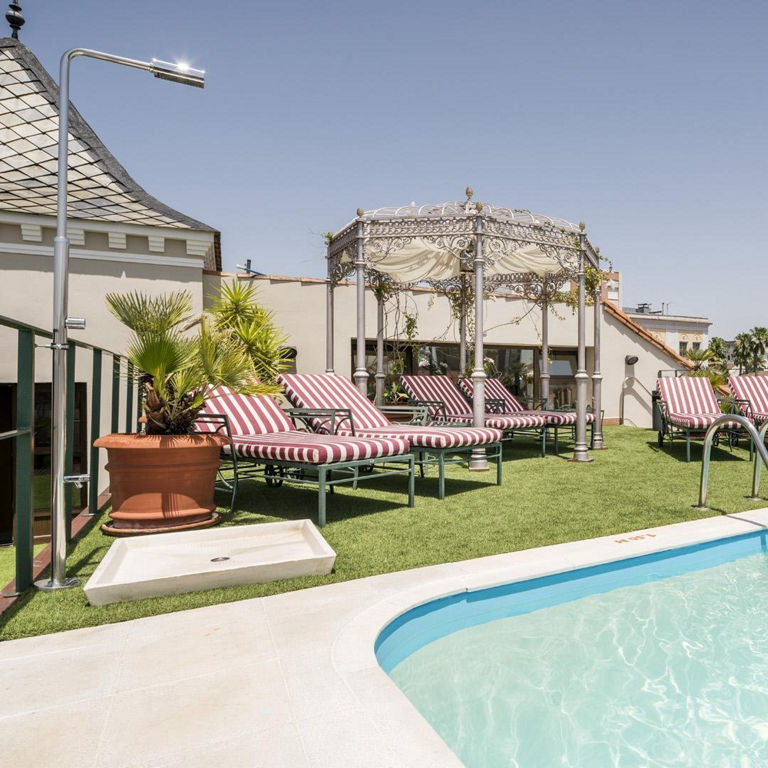 Enlace a la página de servicios del hotel ILUNION Mérida Palace