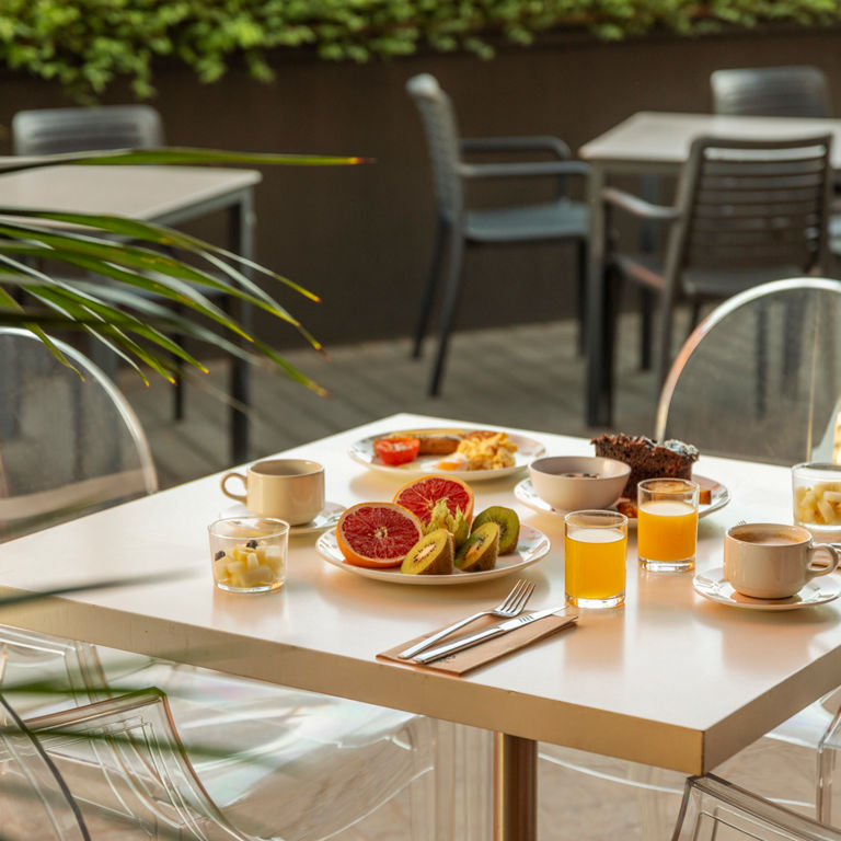 Enlace a la página de servicios del hotel ILUNION Miramar