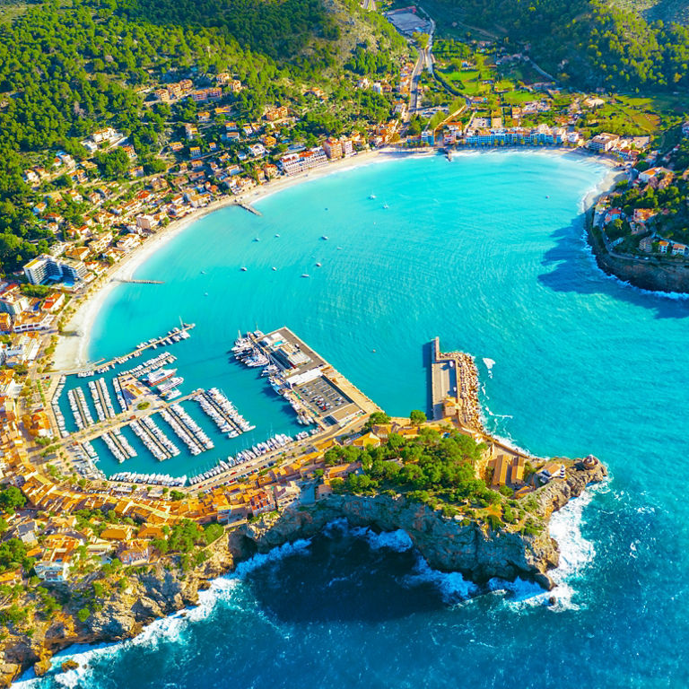 Enlace a la página de ILUNION hotels con información sobre Mallorca, donde se ubica nuestro hotel ILUNION Palmanova Mallorca