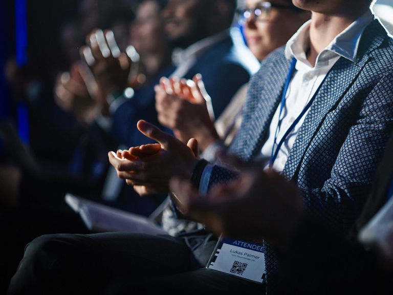  ILUNION Hotels Business, une plateforme professionnelle destinée aux agences de voyage et aux entreprises pour gérer les événements, les réservations de groupe et obtenir des avantages exclusifs dans les hôtels ILUNION.