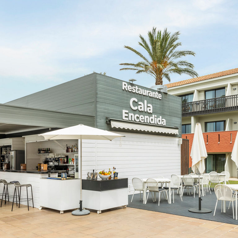 Link to the ILUNION Calas de Conil hotel services page