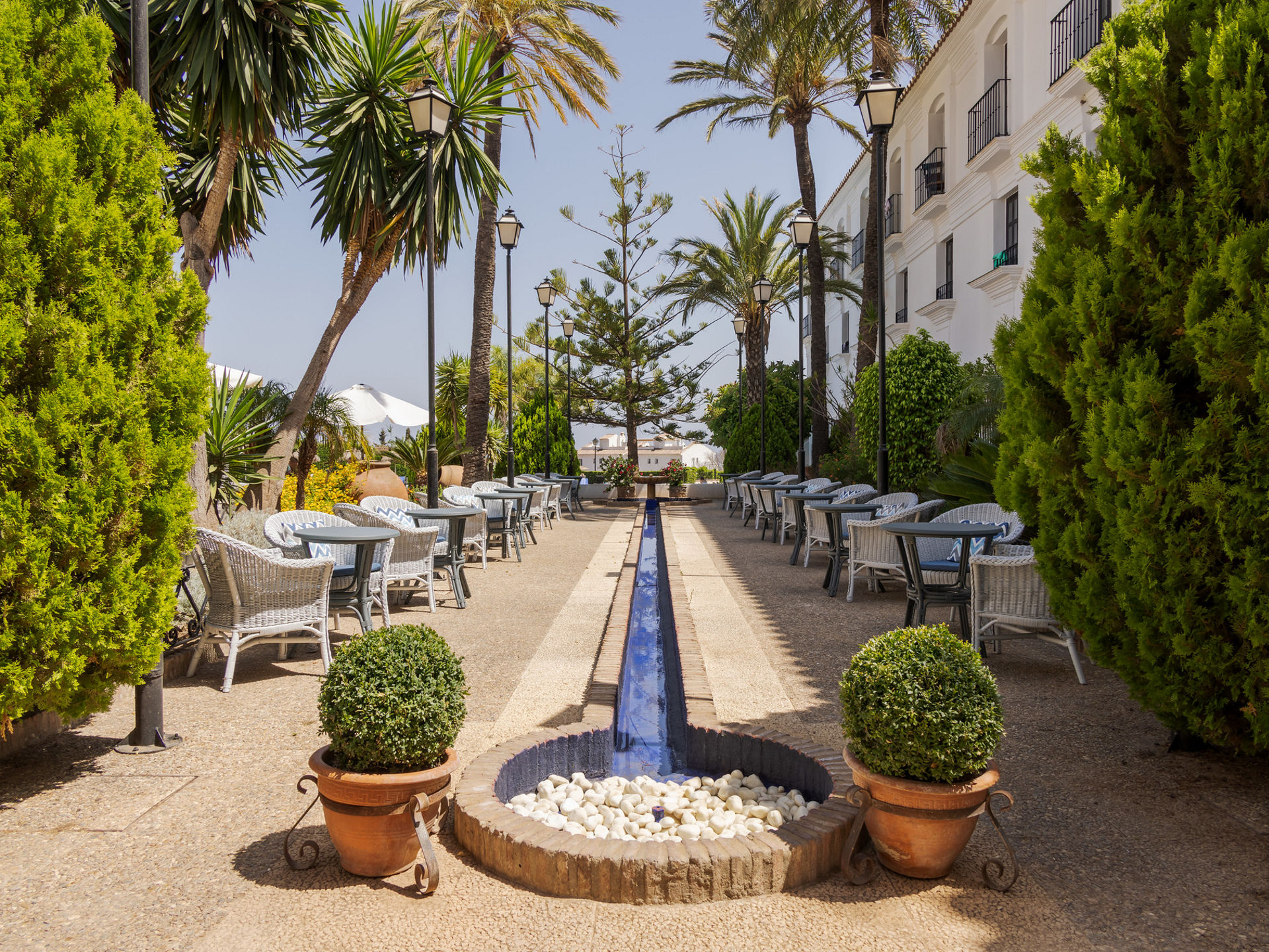 exteriores del hotel estilo andaluz