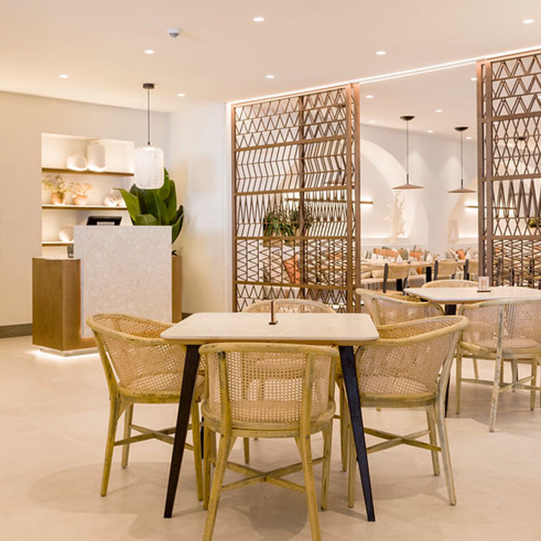 Enlace a la página de servicios del hotel ILUNION Menorca