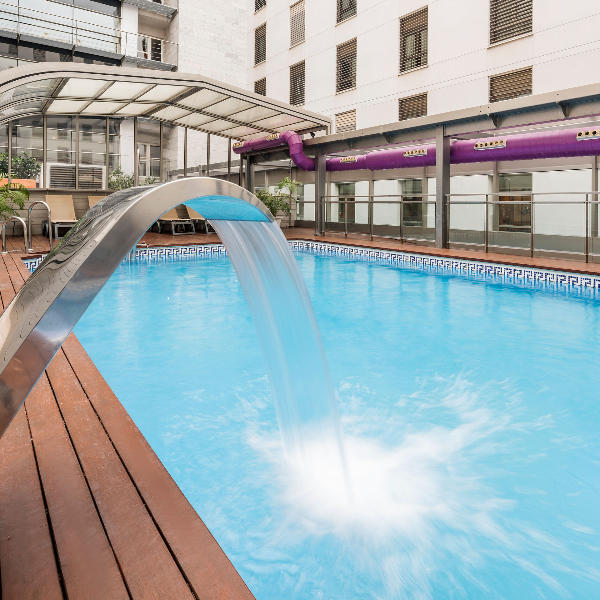 el chorro de una piscina climatizada