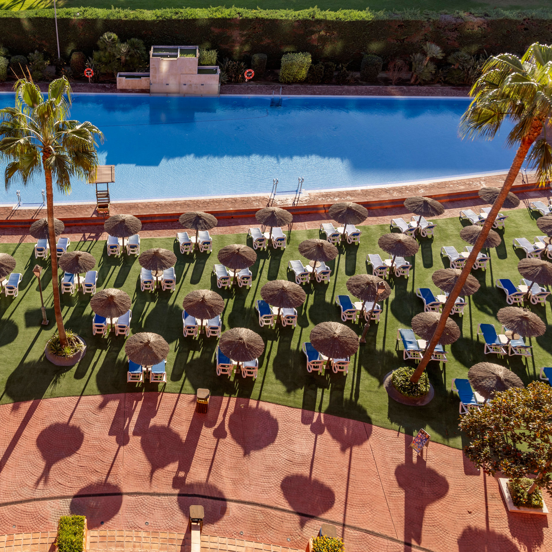 gran piscina exterior