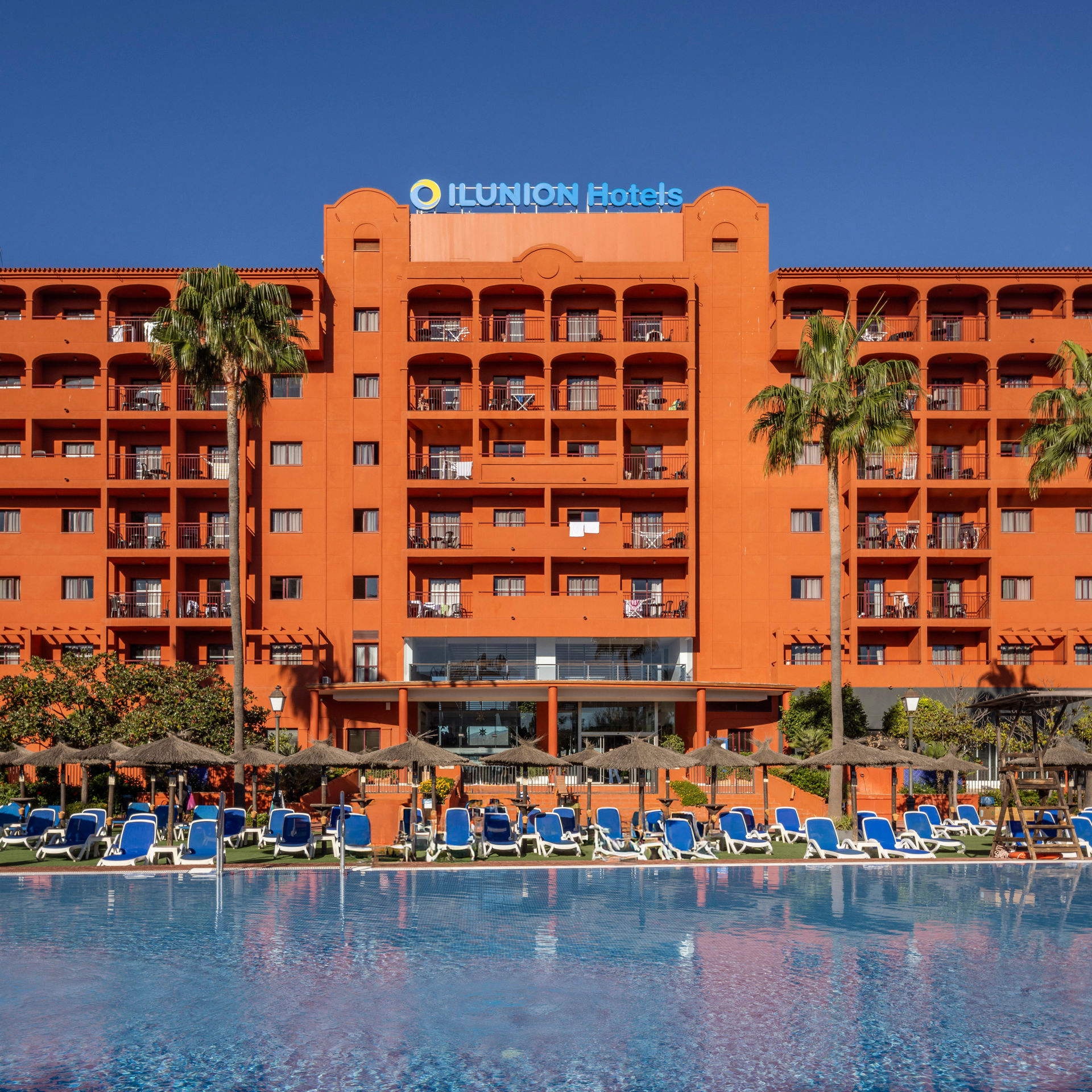 gran piscina exterior