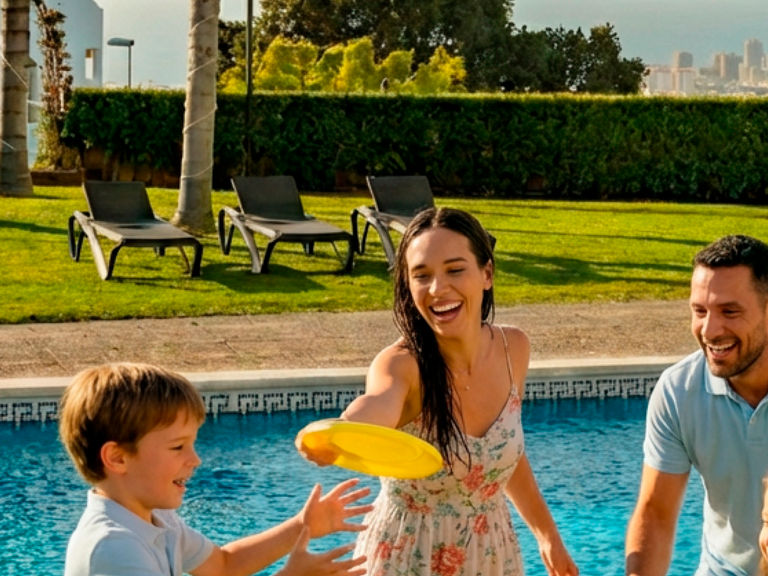 Enlace a UNICOS: El programa de fidelización de ILUNION Hotels , diseñado para premiar a los clientes que comparten el propósito de construir un mundo mejor con todos incluidos.