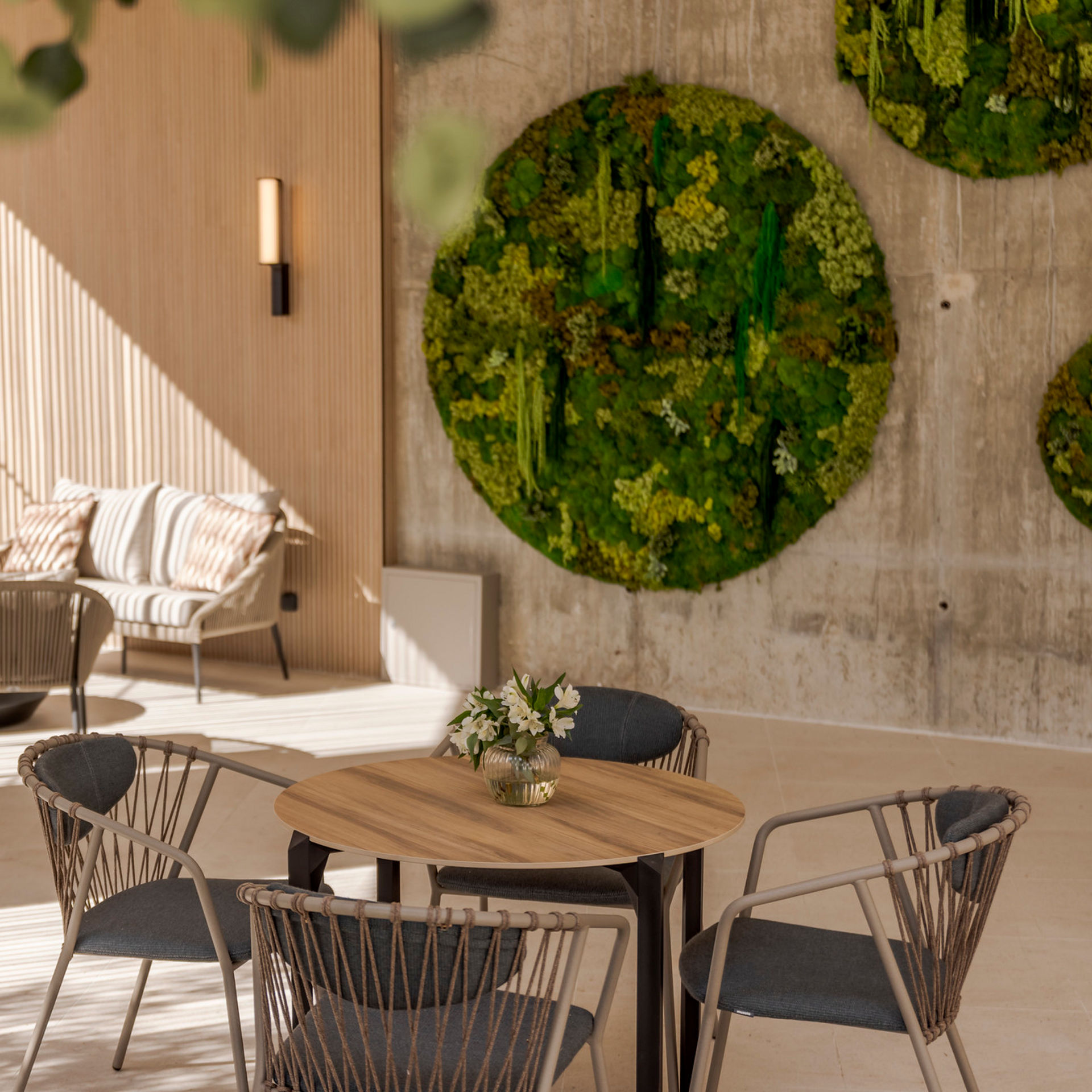 hall del hotel con vistas