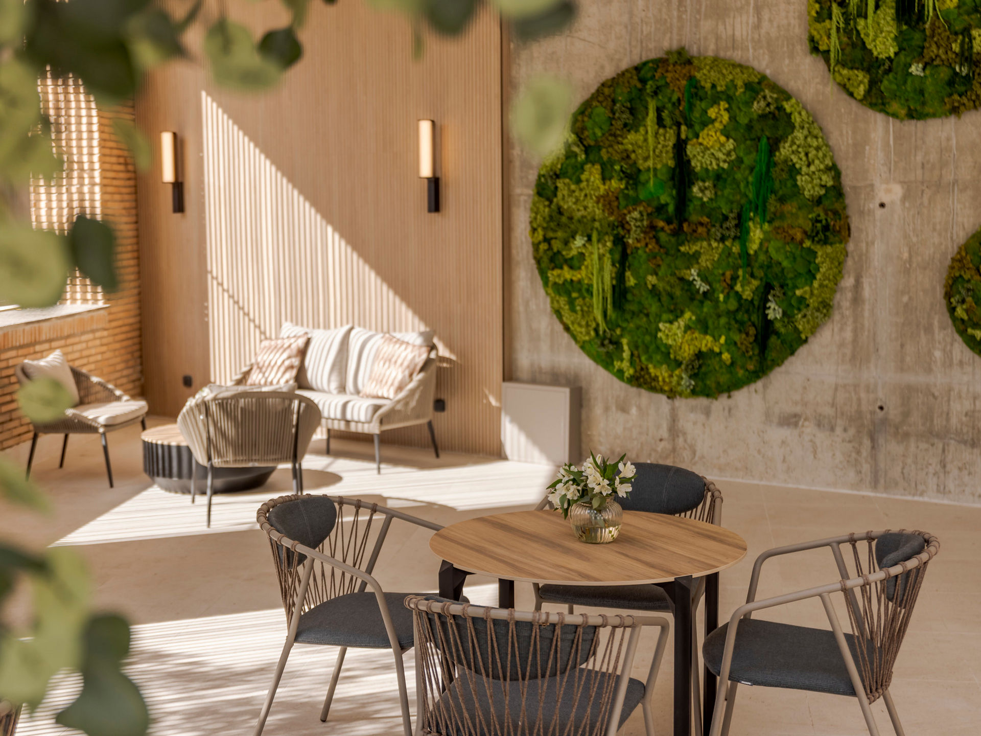 hall del hotel con vistas