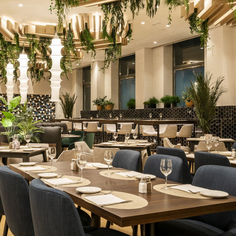 Enlace a la página de servicios del hotel ILUNION Valencia 4