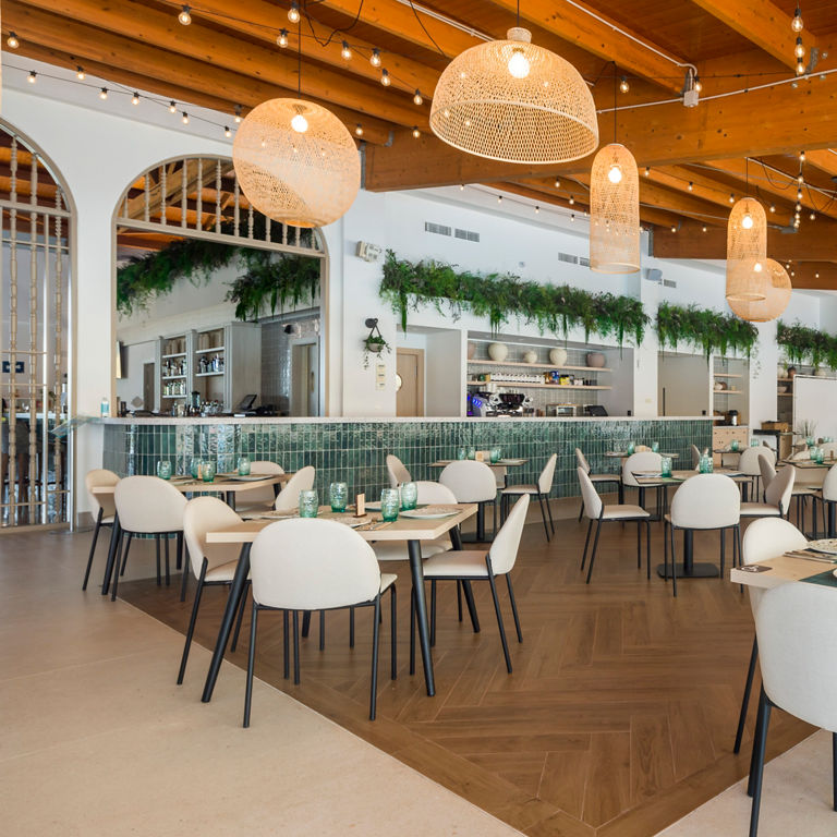 Link to the ILUNION Sancti Petri hotel services page