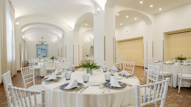 Enlace a la página de servicios del hotel ILUNION Valencia 4