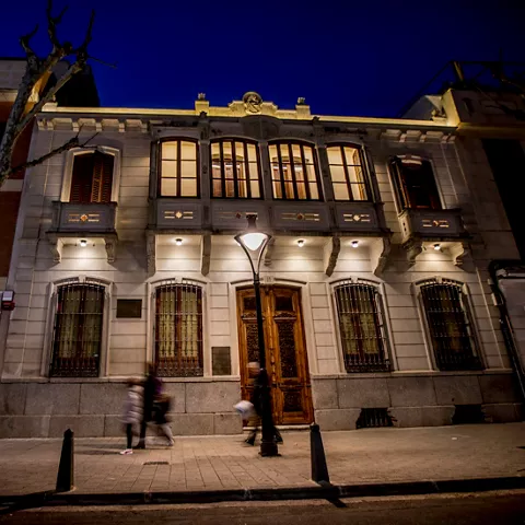 Fachada del Museo Elisa Cendrero