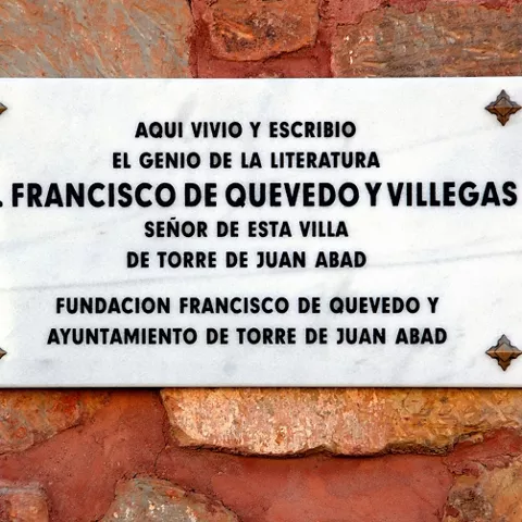 Placa en la Casa Museo de Quevedo en Torre de Juan Abad