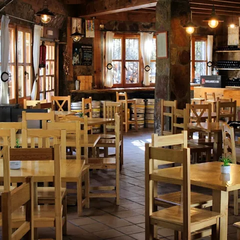 Vista interior del restaurante Sierra Alta