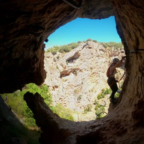 Descenso en la via ferrata del Ventano del Diablo