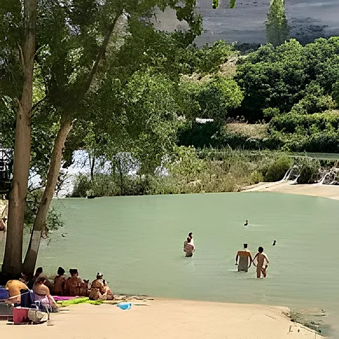 Zona de baño de la presa del Júcar en Jorquera 