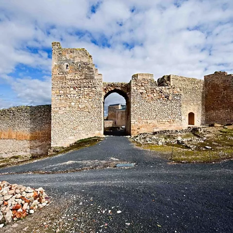 Vista de ruinas de un antiguo castillo