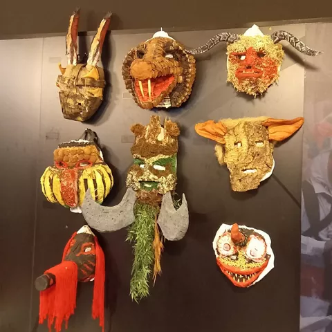 Exposición de máscaras tradicionales.