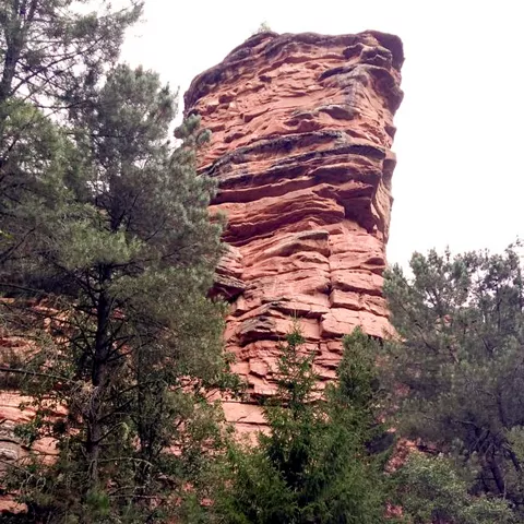 Monolito de arenisca roja.