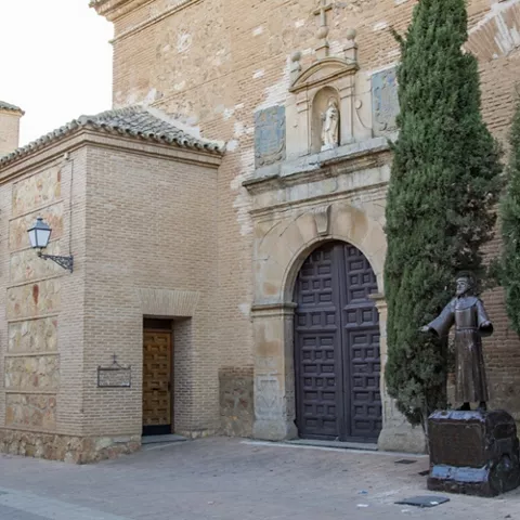 Conjunto religioso de arquitectura tradicional.