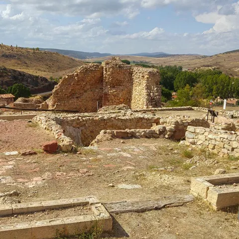 Restos arqueológicos en antiguo asentamiento.