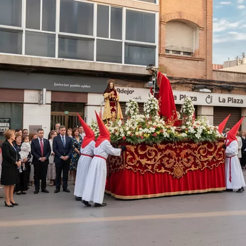 Paso procesional con figuras religiosas y flores, rodeado de asistentes.